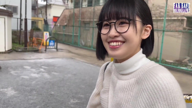 Far East pornography: Sweet-glasses Tease on a Lazy Day Savoring Warm Drops in...