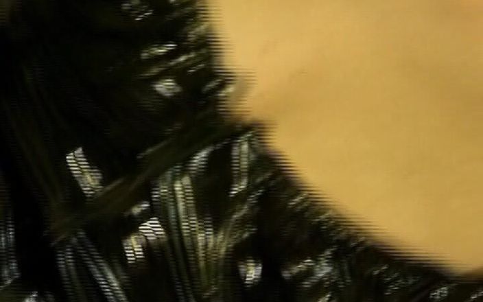 German's Fetish: जर्मनी की लेस्बियन लड़कियां सांवली बेब के साथ ऊँगली कर रही हैं