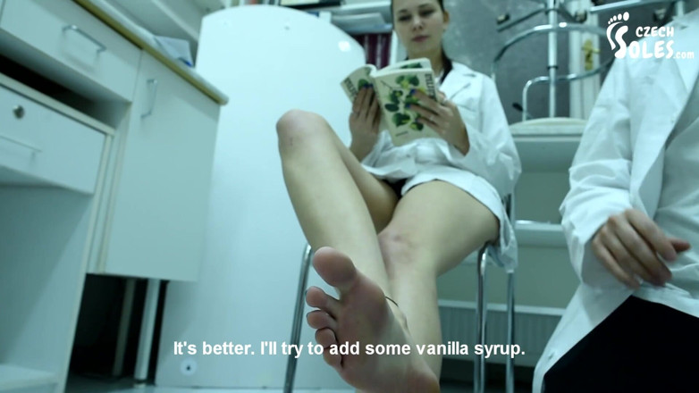 Czech Soles - foot fetish content: Анти-запах Serum Lab исследование для ее действительно вонючих ступней