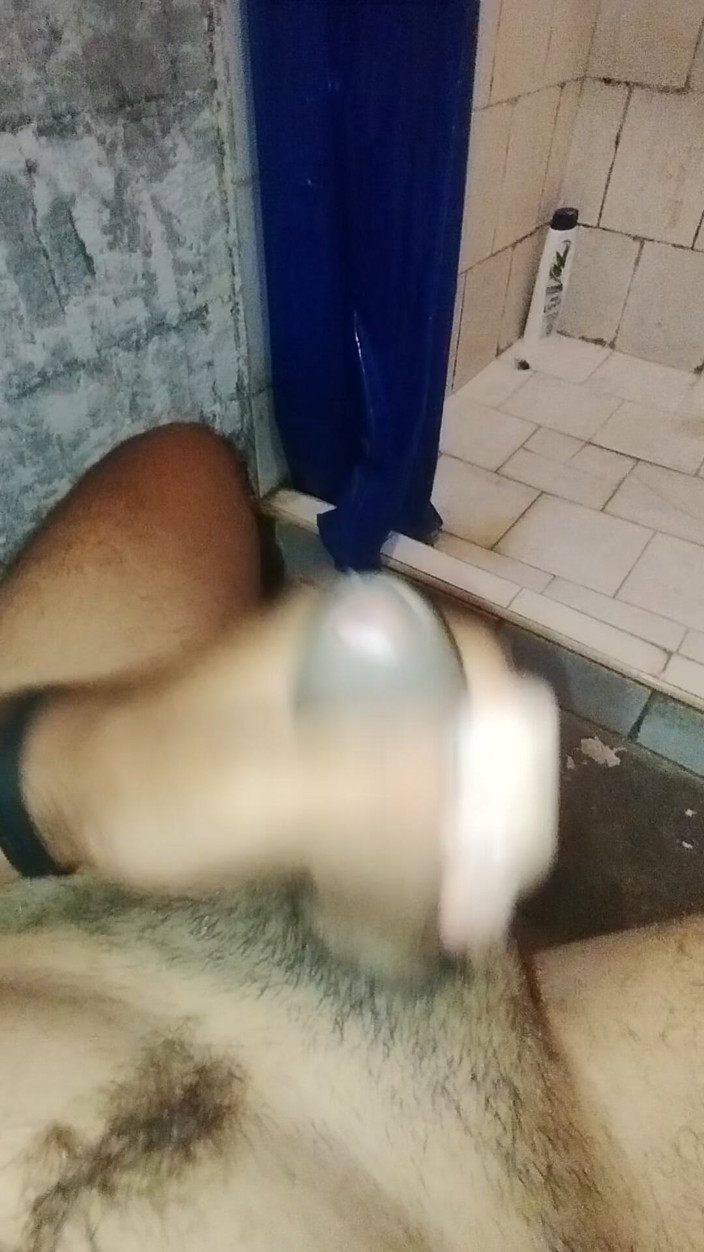 AlexAlejandro13: ใครเล่นกับไก่ของฉันในปากของเธอที่นี่บนเข่าของเธอดูดไก่