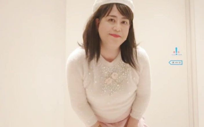 Saori M: Masturbação com roupa de malha rosa feminina