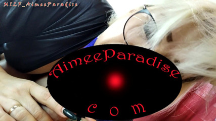 AimeeParadise: Adoro tirare la mia cagna matura per i capezzoli!