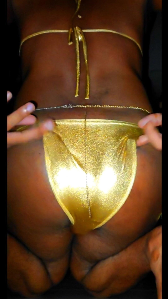 Ariyacrossy: Ariya Mallu Bikini Show