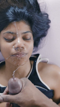Desi Devi - une ancienne animatrice de télévision se fait baiser et facialiser à nouveau !