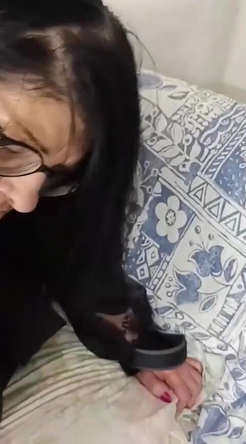 Paris Jango: カメラが彼女の顔に向けられている。成熟した女性がセックスされたときの反応がわかるだろう。