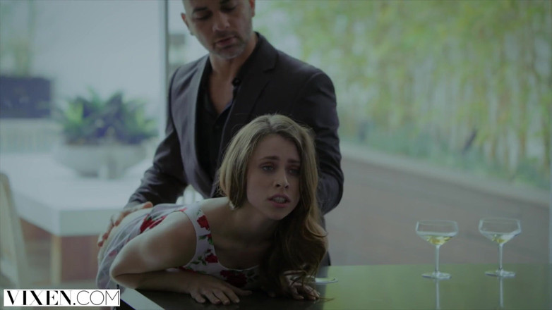 Vixen: Zorra Anya Olsen follada por el culo por sugardaddy