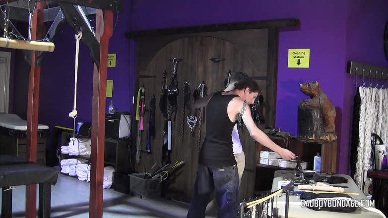 Bad boys bootcamp: Damien ha una nuova cosa teatrale