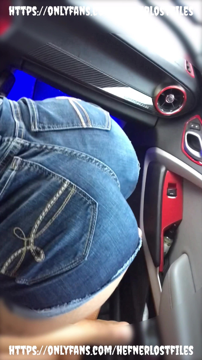 PlayboyHef: 漂亮的婊子在公路旅行中吮吸我的鸡巴