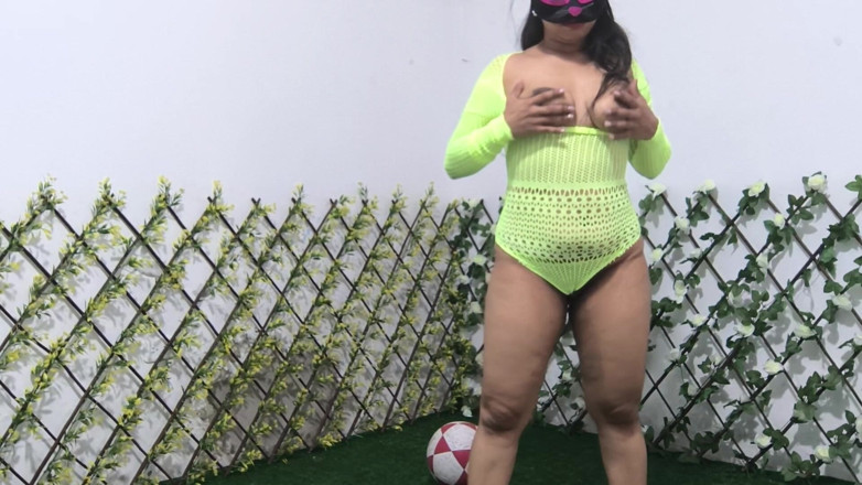 PATY PATY: Delicious Brunette Dances Very Rich Until She Wets Her Pussy...