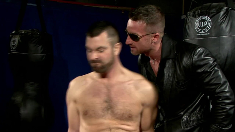 UK Naked Men: 보지를 핥는 18살 소녀