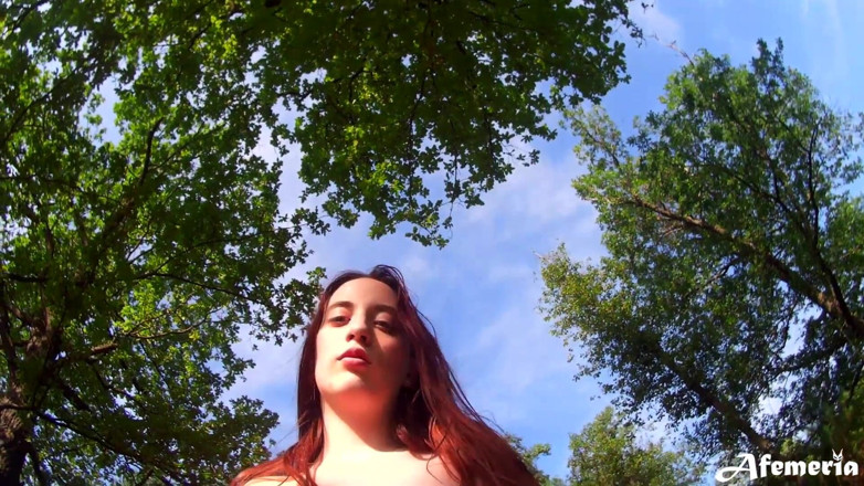 Afemeria: Casal com tesão se divertindo na floresta