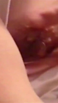 Předvádím moji velkou kundičku, zadek a prsa, než se nechám ošukat hřebcem