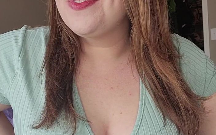 KinkyKatie: 当我当管家时，我是一个荡妇！你会给我一个特别的小费遍布我的脸吗？
