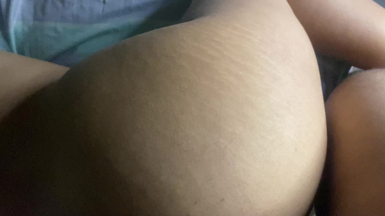 Tentacionmorena: Vecinul mă ajută cu reparații la Casa mea, ce o...