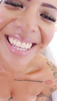 Brianna bentley 亚洲纹身熟女口交 第一人称视角