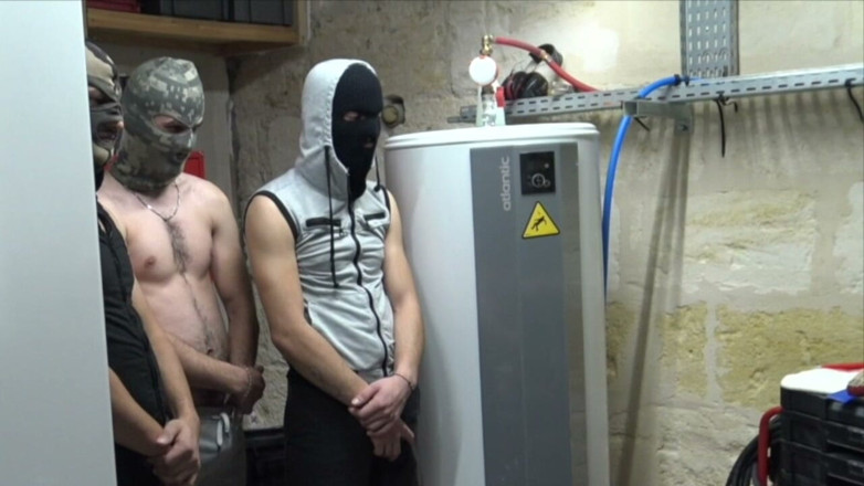 Sneaker Sex Kinky: Gay Sucking Big Dicks in Gang Bang