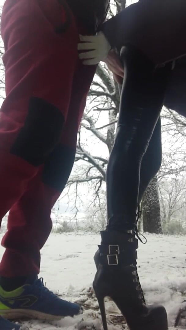 LauraOnHeels: Model Laura On Heels 2021 video kongkek berdiri antara creampie salji