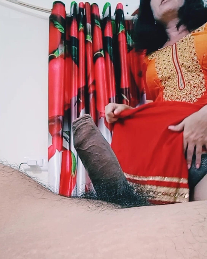 Bolly Karma: 贪婪的荡妇妻子上瘾