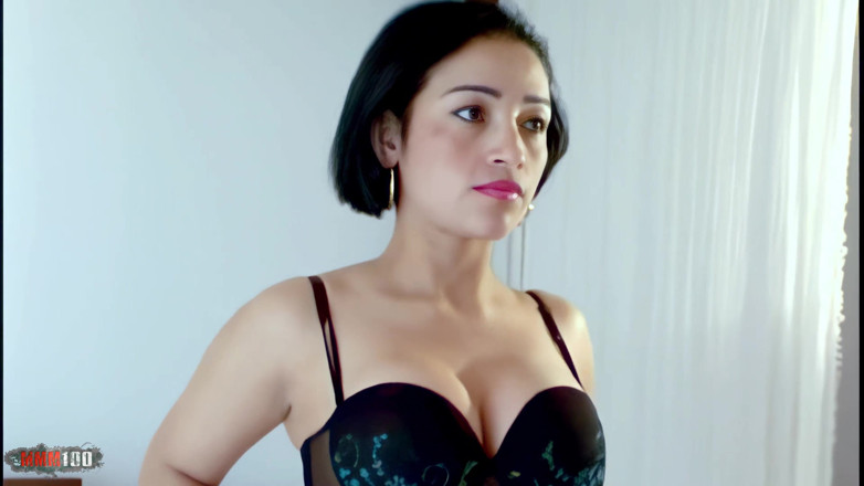 MMM100: Minunat orice face o striptease