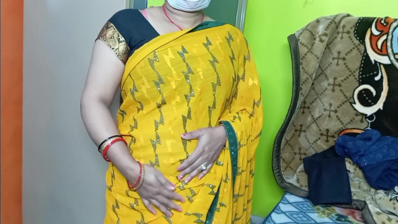 Manjushukla: Piękny Bhabhi ubrany w żółty sari