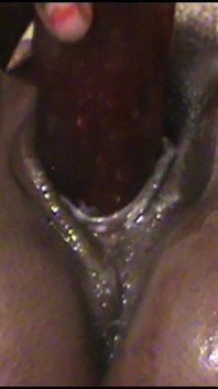 Nilou Achtland, 메일 확인 후 자위하는 주부