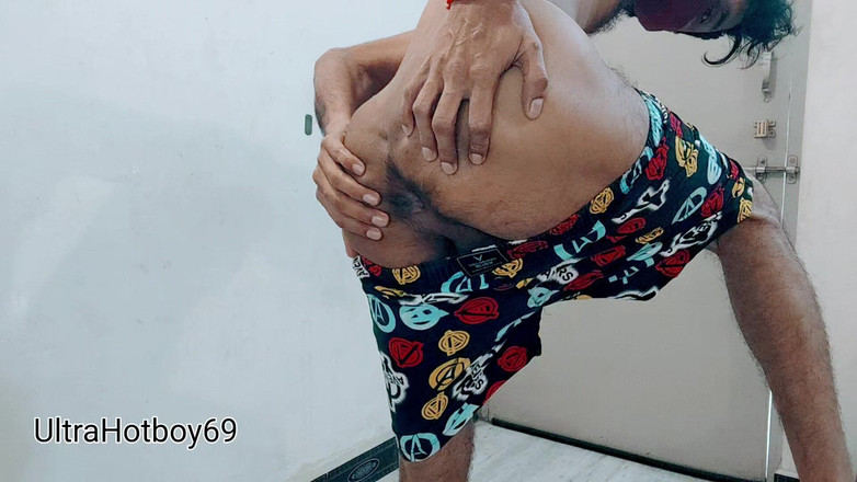 UltraHotBoy69: Sexy kraťasy s mým zadkem show