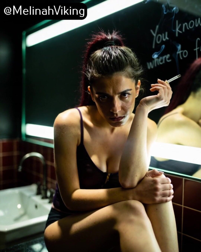Melinah Viking: Rauchen im badezimmer