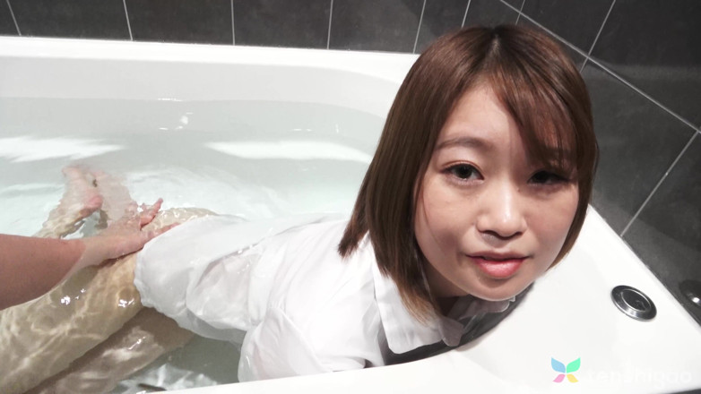 Tenshigao: Asuka Suzumura är på sitt kontor och leker med oss idag