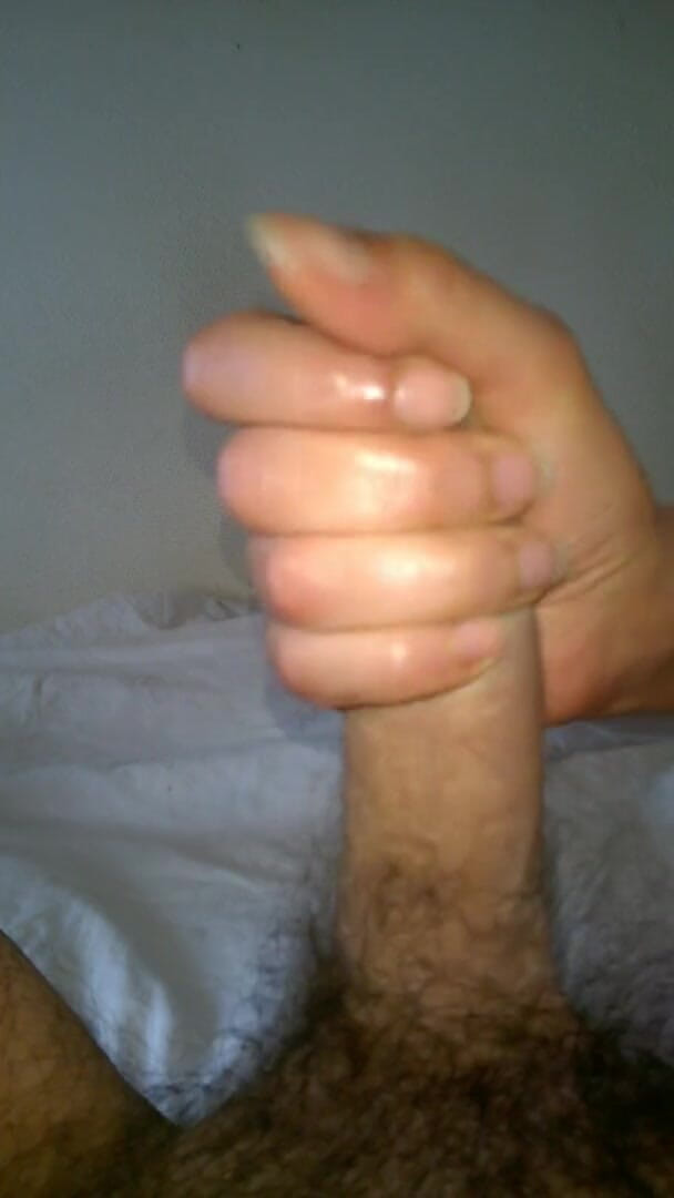 JoyTwoSex: बालों वाली Joytwosex - पति को हाथों से अच्छी चुदाई दे रही है