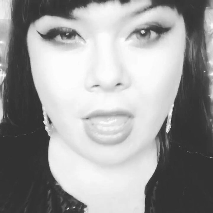 Roxanne Miller: Zeița albă-neagră
