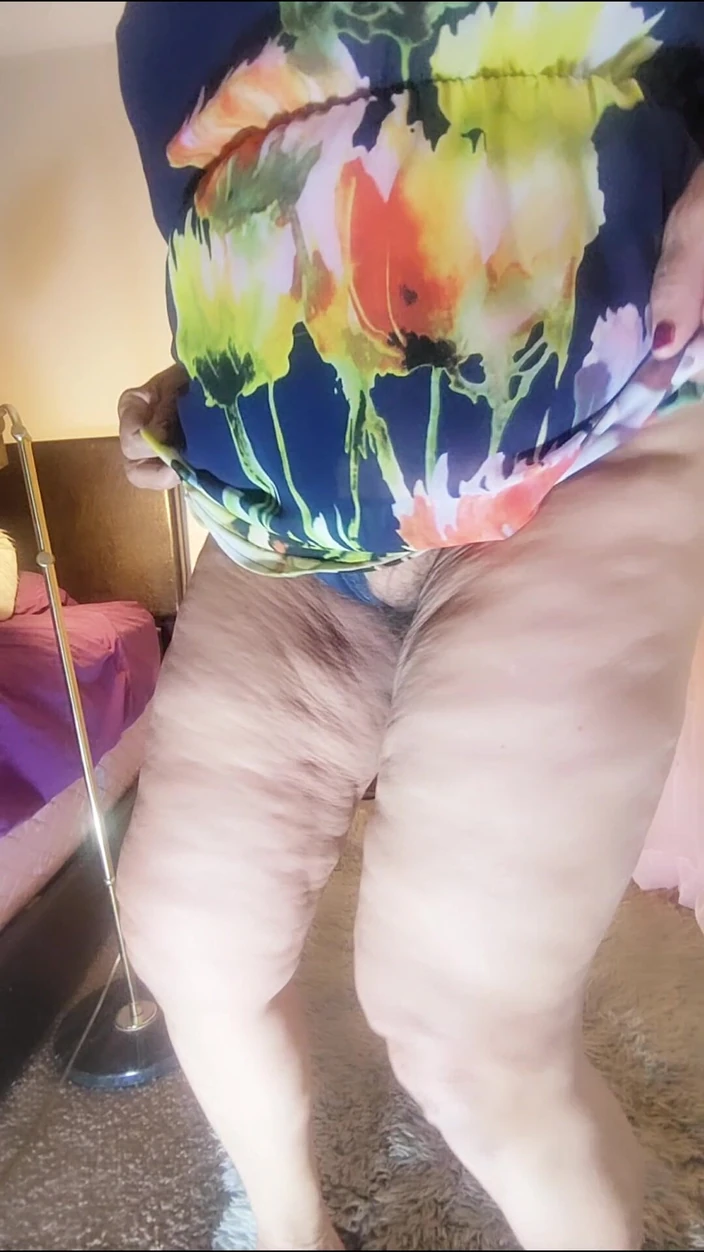 Zilah Luz: En mycket långsam och lindrande striptease för att koppla av...