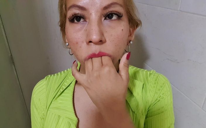 AgataDelphine: 我喜欢吮吸我的手指