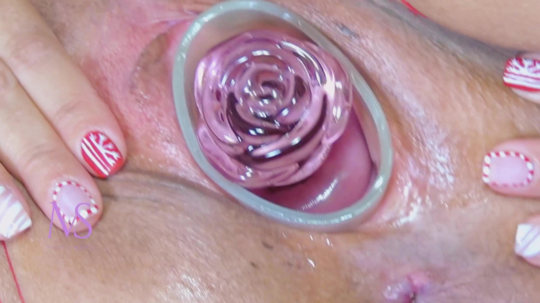 Maya Simons: Introduciendo Dildo Rosa De Cuencas Rosa De 4,5 cm
