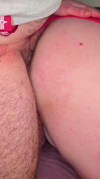 Ich Musste Meinen Anus Erweitern, Um Zum Ersten Mal Einen Großen Penis Einführen Zu Können - Stiefmutter