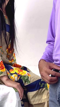 Saya mengongkek pepek ketat dan pantat tebal adik tiri Rahul Mahak.