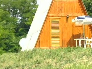 Deutscher hardcore: Carina bionda tedesca cavalca un cazzo davanti alla casa a-frame