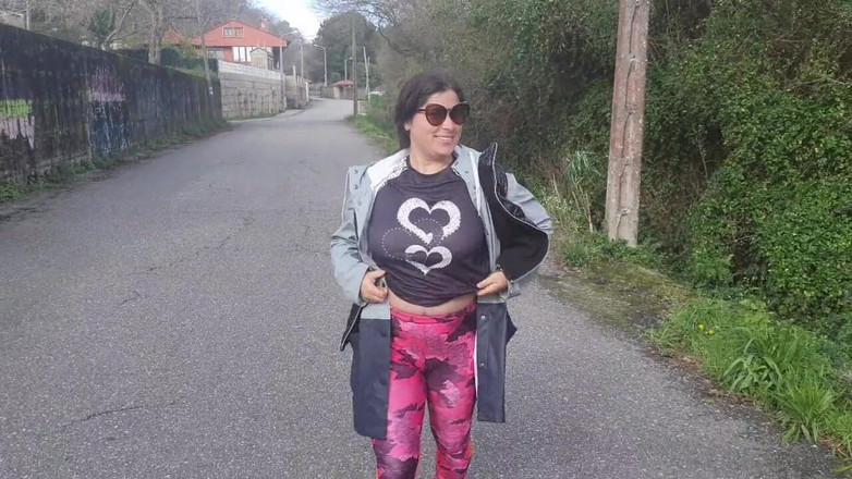 ExpressiaGirl: Sokak göğüsleri. Kız eğlencesi için özel video yaptı