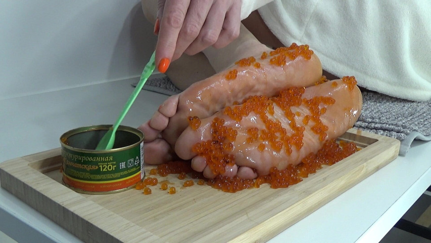 Wrinkled Legs of a MILF with Red Caviar (Aunt Anna)
