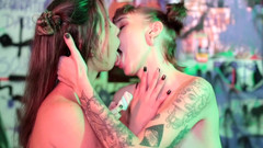 Quente club: Dziewczyny dokuczają stóp