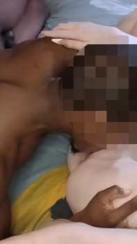 Cewek nakal ini dientot habis-habisan sama kontol raksasa pria kulit hitam
