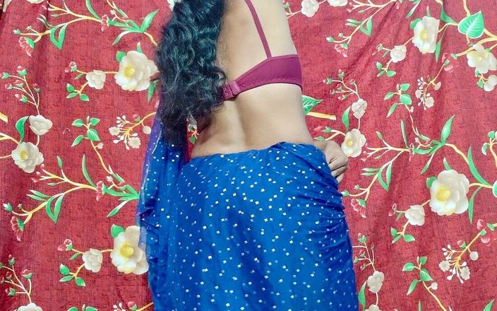 Suryasushma: Desi Hot Indian Bhabhi Ji in Blue Saree Showing Her...