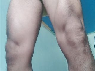 Hornyboy2058: Je joue avec mon énorme bosse puis je jouis intensément