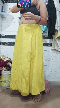 Indianca Priya Bhabi în stil nou body Show