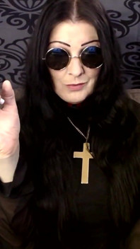 Halloween Ozzy Cosplay MILF kouření
