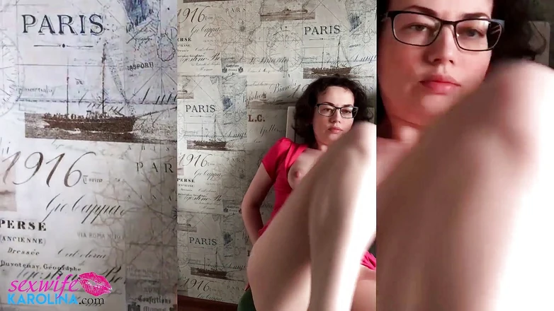 Oksana_Katysheva: Fru som fingrar på våta fittor sexleksaker efter att ha...