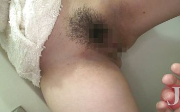 Emabarassing beauty pissing