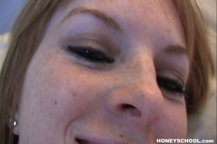 Honey School: Kate Cooper video kundičky v ložnici