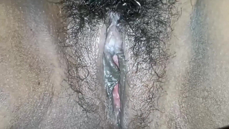 Puja bhabhi hot: Hintli kız amcık yiyor