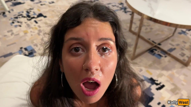 Katty West: Fucked w dupę bezczelny pokojówka, która zostawiła bałagan w moim...