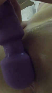 Ich nehme auf, wie meine sexy freundin masturbiert und ich habe komplett nass vom squirt